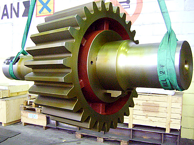 Ritzelwelle - Ritzel in Sphäroguss EN-GJS-600, Z=31 m=30, mit Keil auf Welle montiert