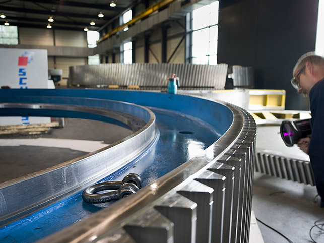 Mühlenzahnkranz in Schweißkonstruktion - geschmiedete Bandage garantiert Fehlerfreiheit im Material und an der Oberfläche