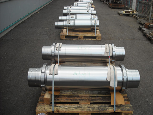 Antriebsachsen - in Schmiedestahl 42CrMo4+QT und 50CrMo4+QT, 900kg, fertig bearbeitet