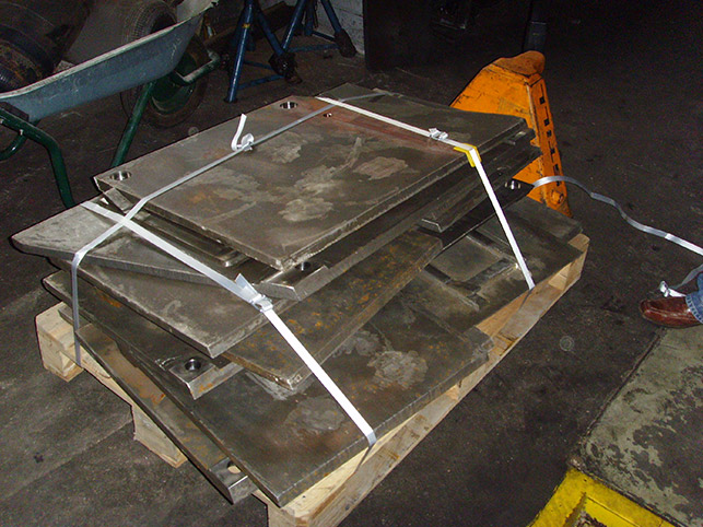 Konverterplatte - hitzebeständiger Stahlguss 1.4825, einbaufertig bearbeitet