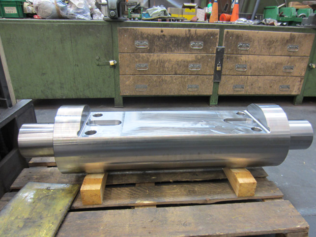 crankpin - forged steel 30CrNiMo8+QT, 490kg, finish machined