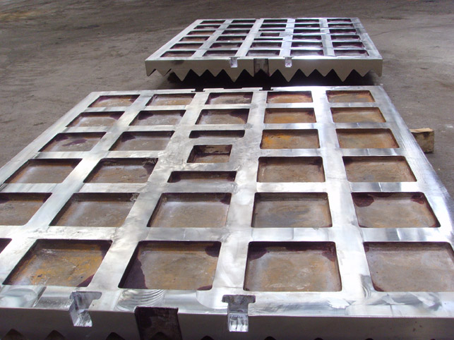 crusher jaw - 1964x1780mm, Höhe 55-170mm, Unterseite plan gefräst