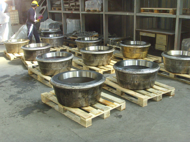 grinding roller for vertical mill - zur Kohlevermahlung, gegossen in Ni-Hard 4, vorbearbeitet zum Auftragsschweißen