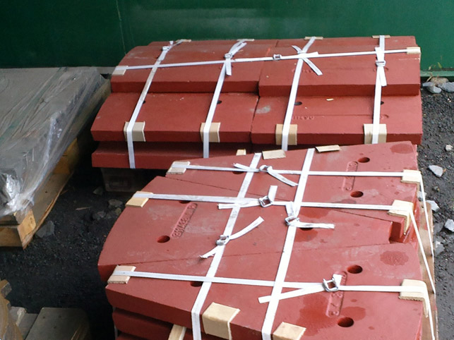 shell liner plate for rod tube mill - Stahlguss G44CrSiMo12, Härte HV420, 80kg