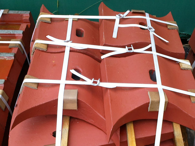 shell liner plate for rod tube mill - Stahlguss G44CrSiMo12, Härte HV420, 77kg