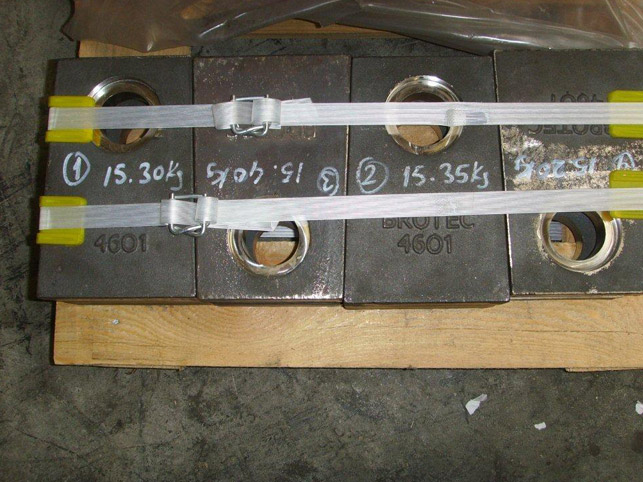 crusher hammer - gegossen in GX300CrMo20-2, einbaufertig bearbeitet