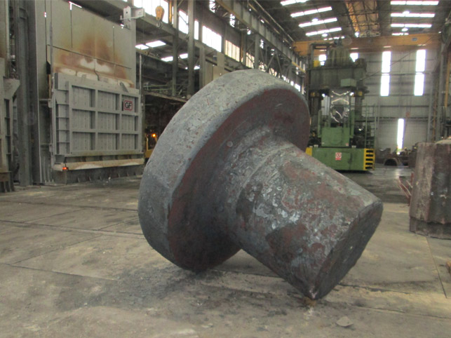 Flanschwelle - Vergütungsstahl, Flanschdurchmesser 2600mm, Höhe 1900mm, Rohgewicht 38.000kg